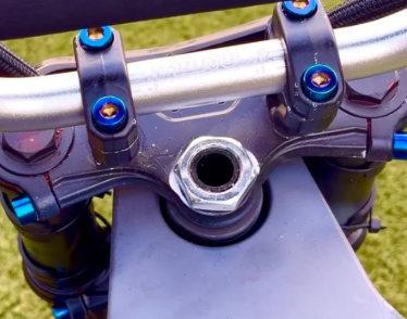 tuttio Soleil one titanium bolts for mount